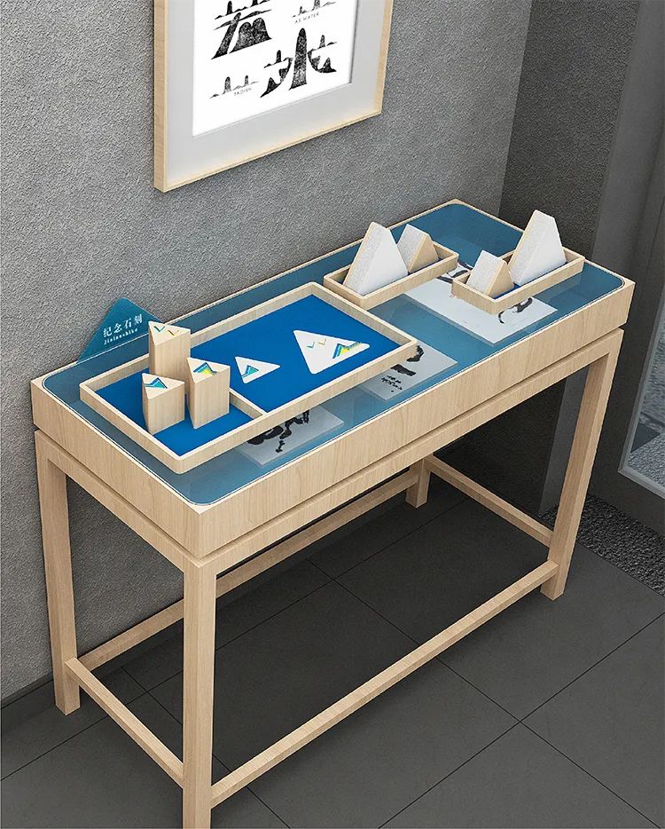 石景山社区学院木质展台陈列物料与石上流光书法挂画,校园文化物料设计