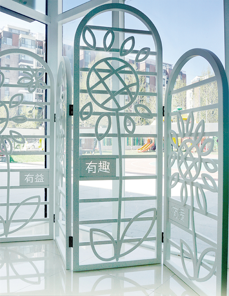 北部新区实验幼儿园花纹金属装饰隔断实景,校园景观导视,文化环境建设