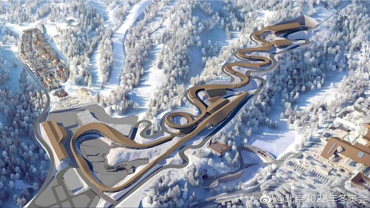 国家雪车雪橇中心“雪游龙”航拍,盘山赛道融入山林雪景