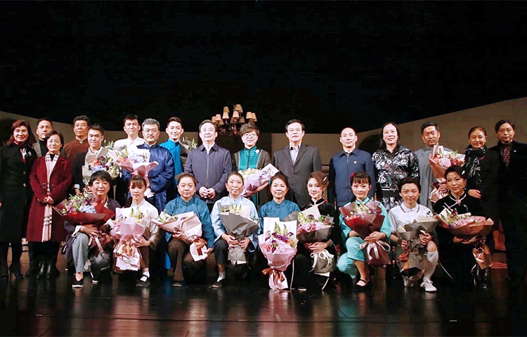 灯市口小学师生大合影领奖现场，锦连环学校文化建设