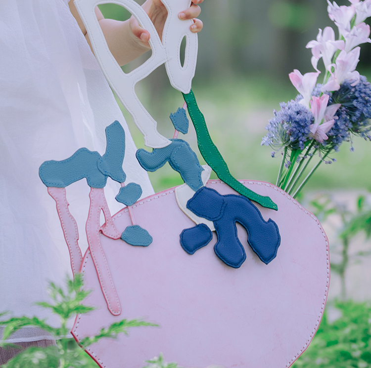 绿植背景蓝色花叶造型作品,云端毕业展设计鉴赏