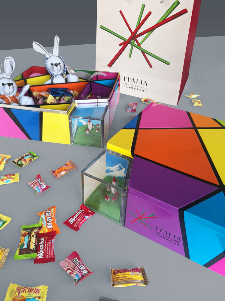 彩色几何造型文创礼盒与产品陈列,展现教育品牌文创设计,锦连环创意衍生品