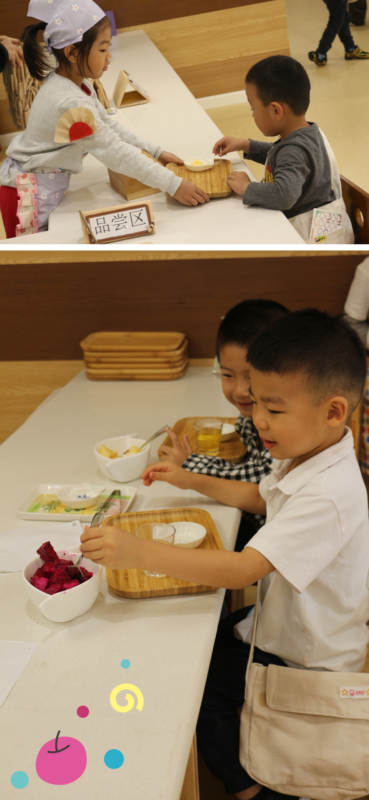 立新幼儿园品尝区，小朋友身着围裙在桌边动手制作美食开展生活实践