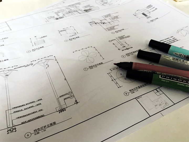 田村中心小学设计图纸与马克笔特写,记录校园文化建设方案的手绘推敲过程