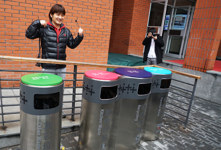 校园户外分类垃圾桶设施设计，体现校园导视与环境建设