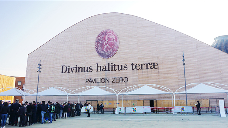 米兰世博会零号馆外观,拱形墙面标注Divinus halitus terræ,锦连环团队考察主题馆建筑设计