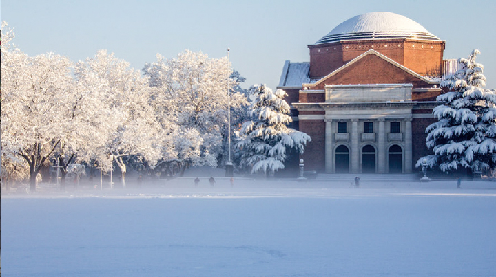 清华大学大礼堂穹顶建筑冬日雪景，雾凇环绕，锦连环赏析校园经典建筑文化