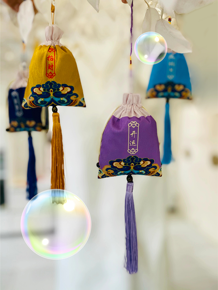 锦连环泡龙锦年会现场悬挂的锦囊祝福挂饰 黄蓝紫多色流苏