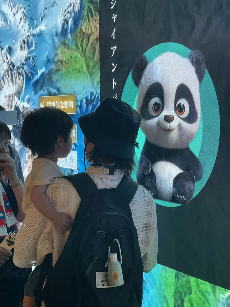 中国馆绿水青山展厅，国家公园交互屏熊猫互动，厦门筼筜湖环保变迁故事展示