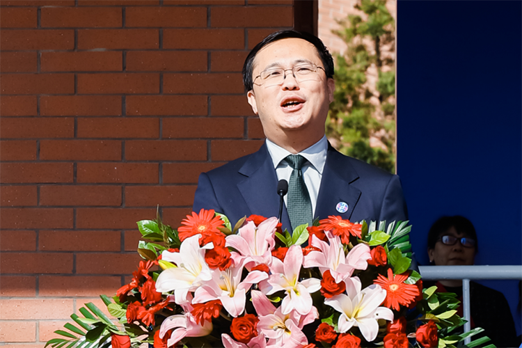 厦门英才学校执行校长刘炜,每一寸土地都镌刻奋斗足迹,卓越执行推动校庆卓越前行