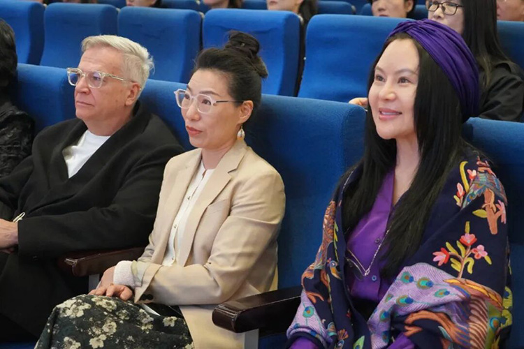 厦门英才学校30周年论坛艺术展示,艺术作品与科技成果交相辉映,爱与创造的教育初心