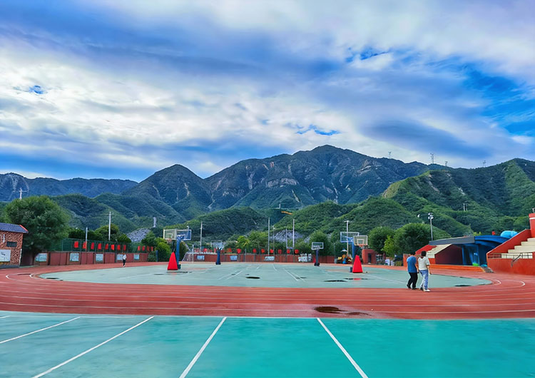 妙峰山民族学校新老校长传承创新团队,携手锦连环绘制登峰向阳教育发展画卷